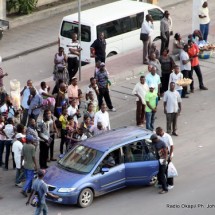 Kinshasa : à la découverte des « chargeurs » dans les arrêts de bus
